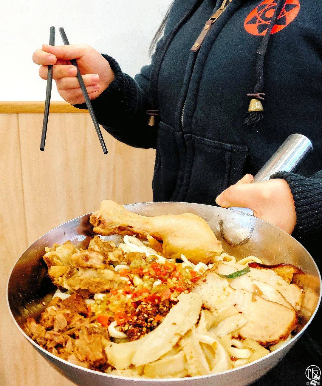 装在水瓢里的「剁椒面」,只卖一种面!就在玄风桥!