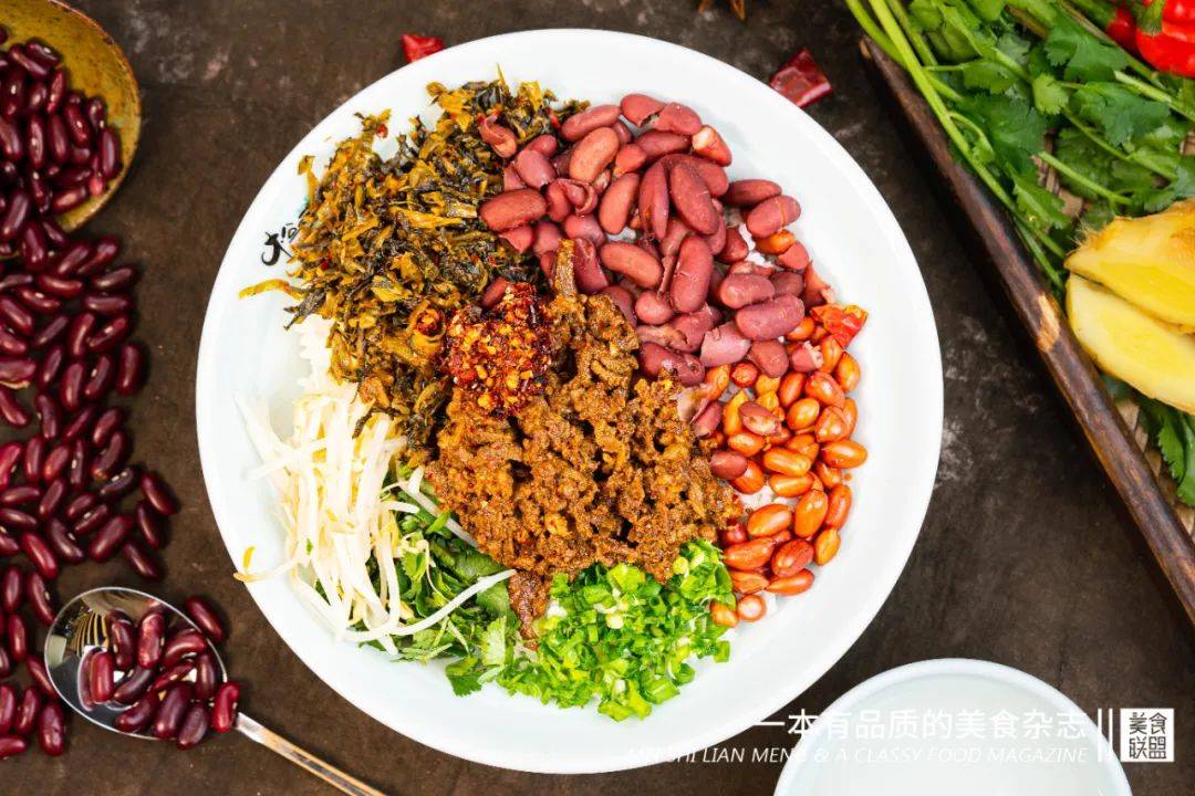 1 · 招牌酸菜红豆牛肉饭 ·  百年秘方加持,历