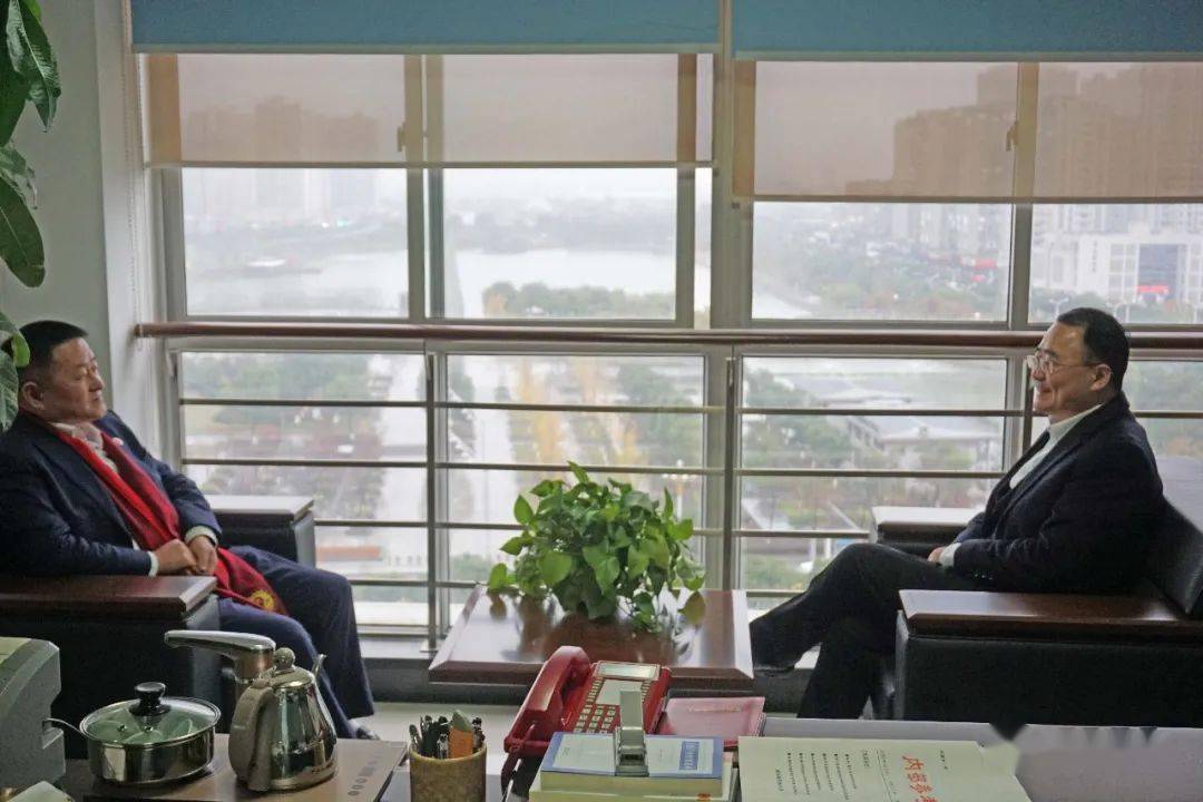 周建强慰问温州好人最美苍南人李若忠