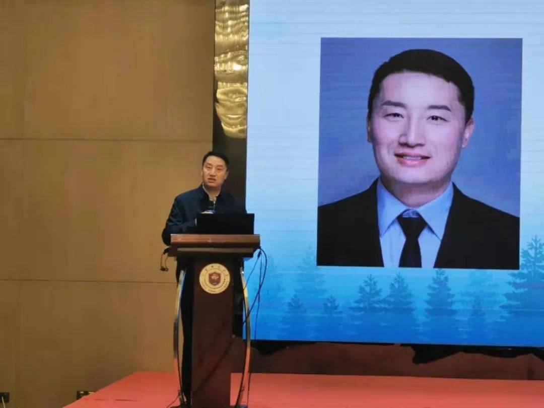 著名土地资源学家,中国工程院院士石玉林为大赛题写"功崇惟志,业广惟