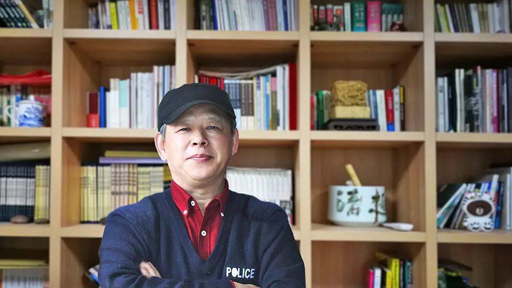 作者简介来源《海燕》2020年诗歌增刊《人间结庐》栏目一只蝴蝶向死