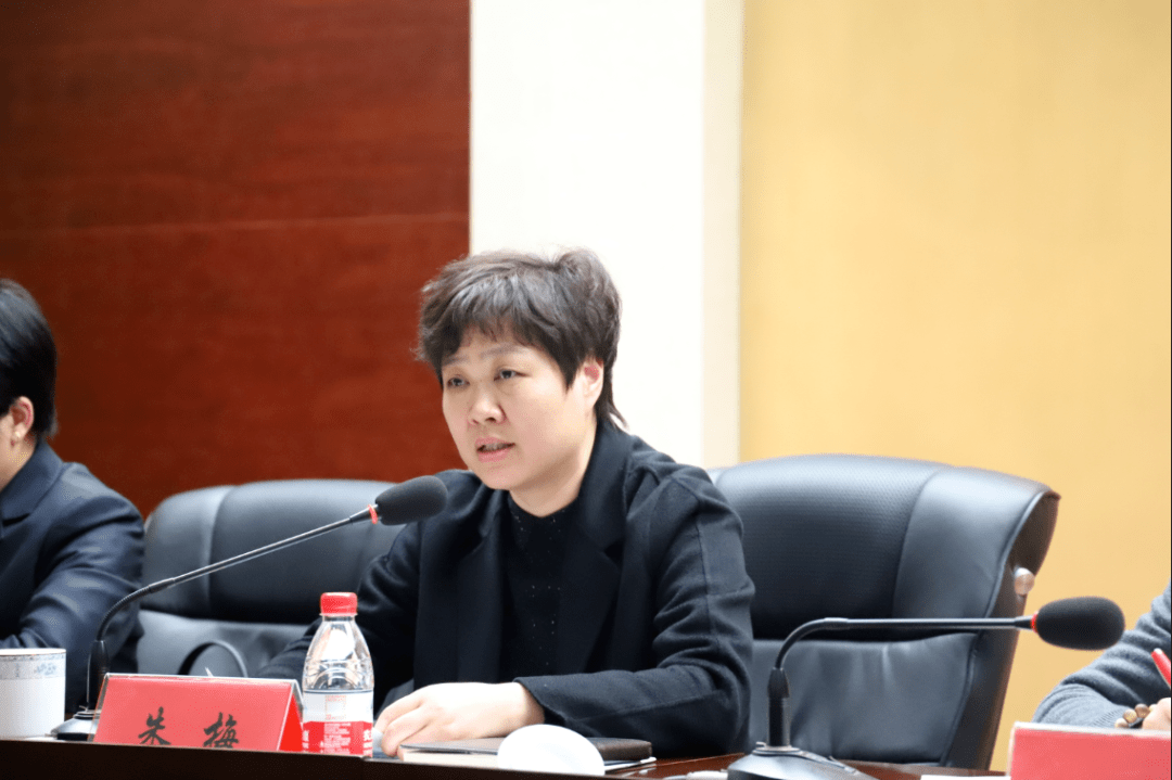 最后,交投公司党委委员,副总经理,营运公司党委书记,董事长朱梅对公司