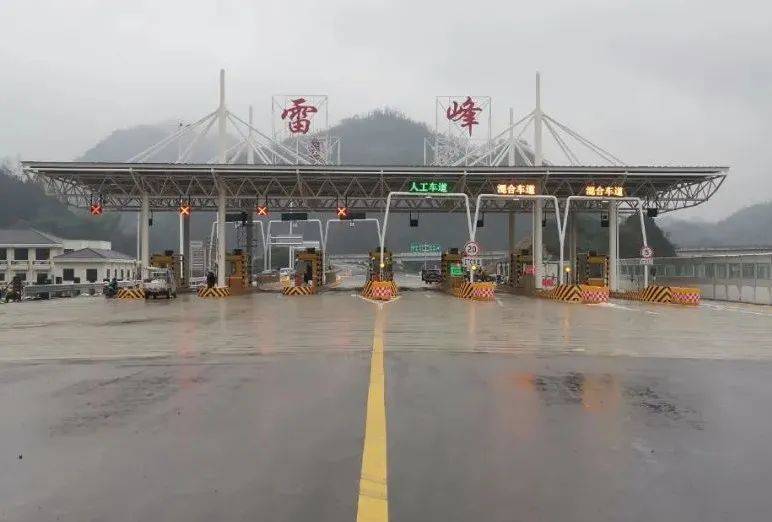 而台州市民可以先走s28台金高速再从括苍枢纽转入杭绍台高速.