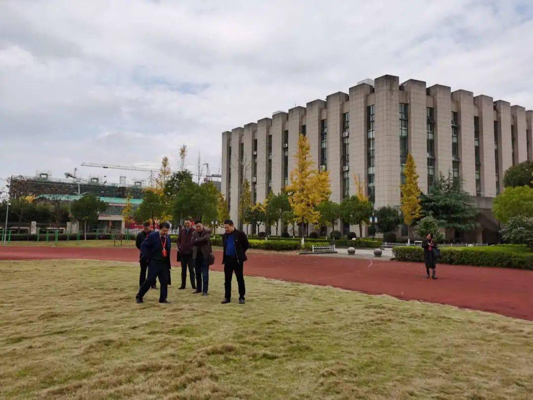 汝湖e览泗门镇中迎接宁波市中小学智慧校园评审验收组评估验收