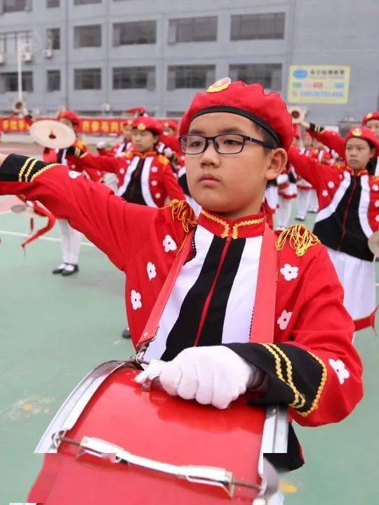 小学生鼓号队服装图片