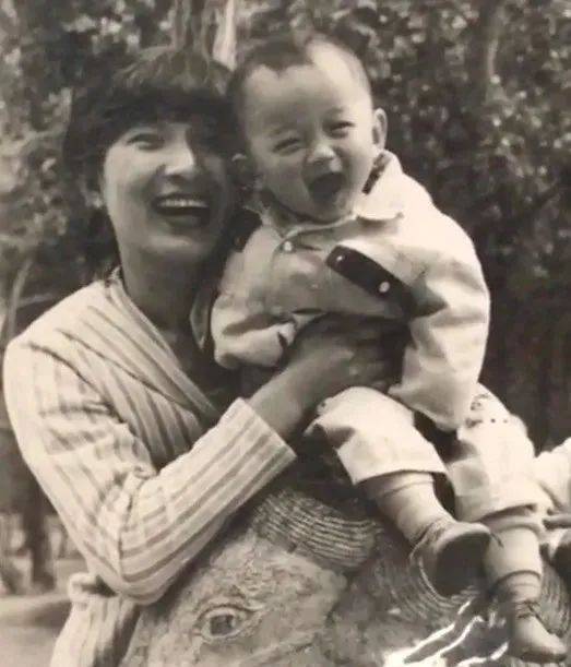 打拐妈妈找到的第30个孩子是亲生儿子,认亲现场这一幕让人泪目_李静芝