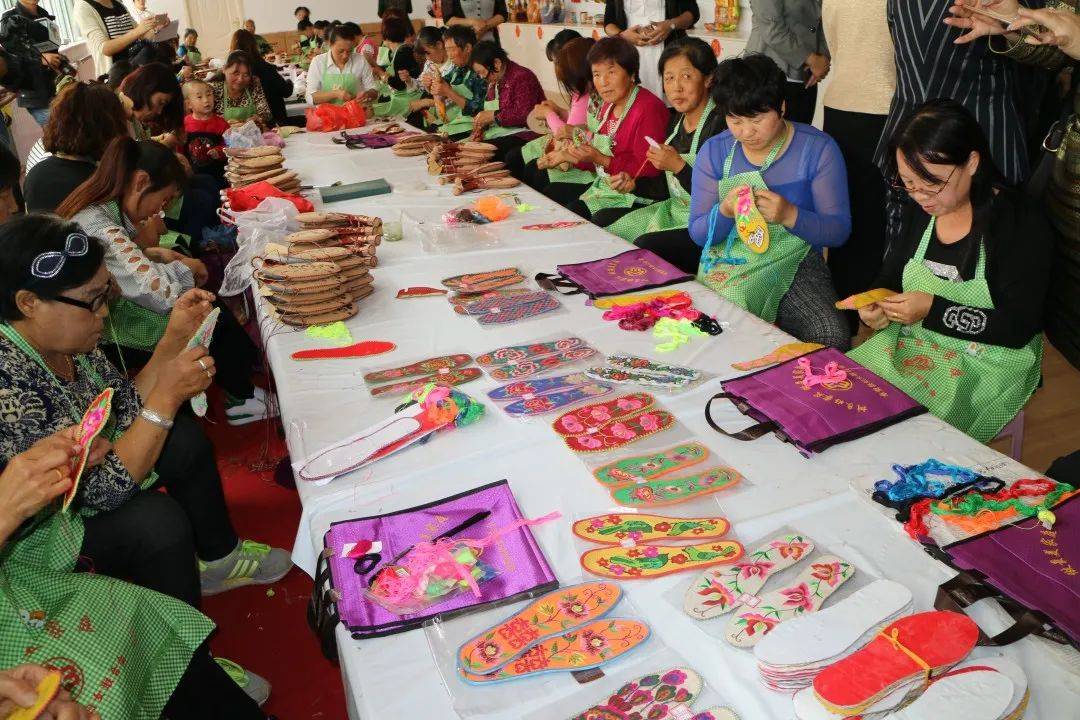图|"母亲邮包"发放活动图|联合妇幼保健院 北方医药有限公司开展"送医