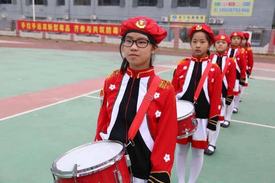 荷园奏乐上合小学鼓号队风采