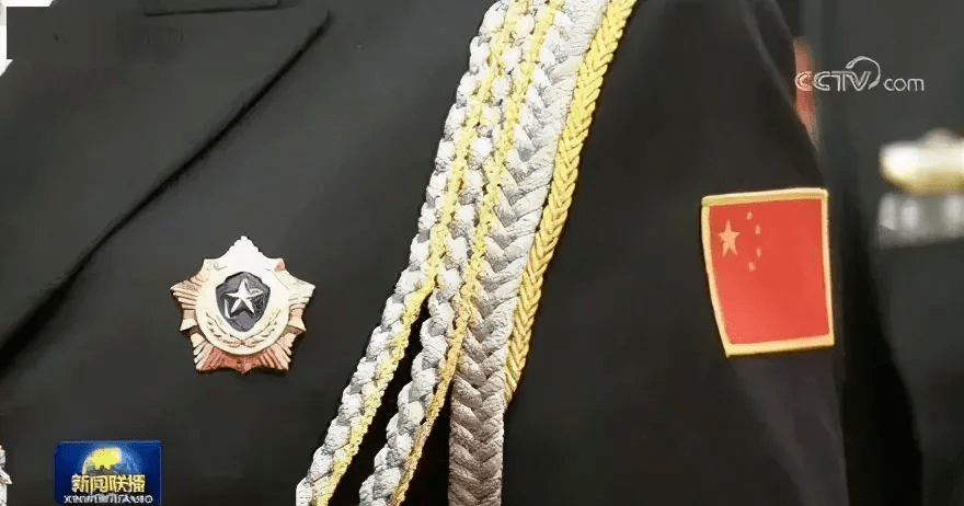 公安礼服绶带挂法图片图片