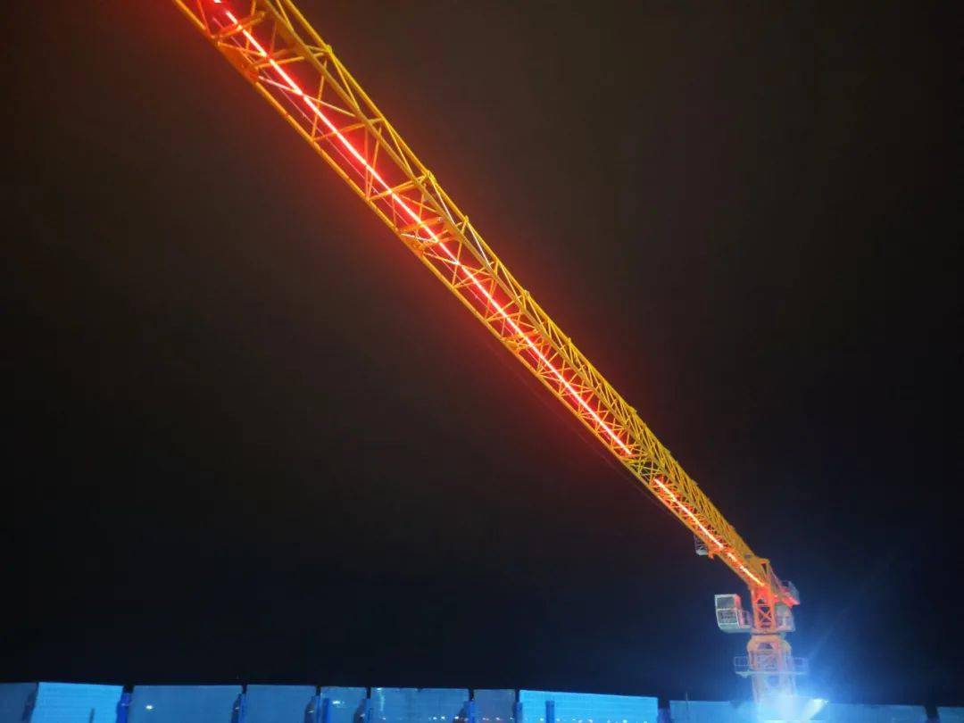 塔吊警示灯带消防水罐分配电箱05区域规划生活区菜园项目部建设学习