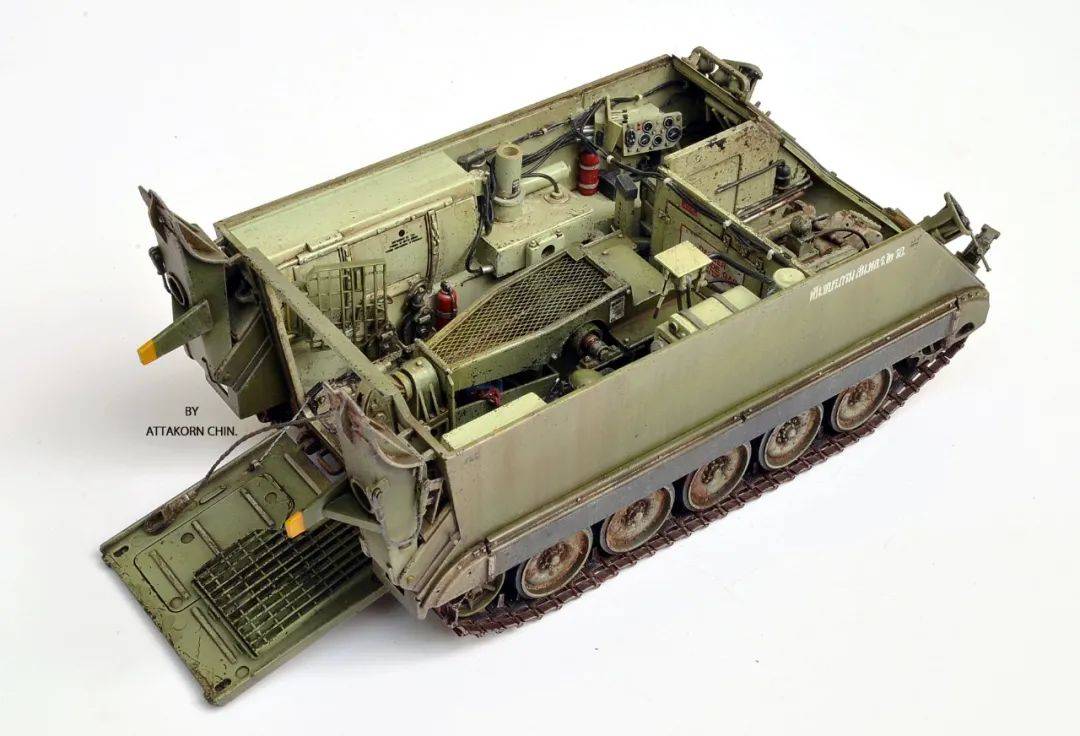 在车体制作专门改装用于维修的机动车辆是在m113履带装甲车基础上m