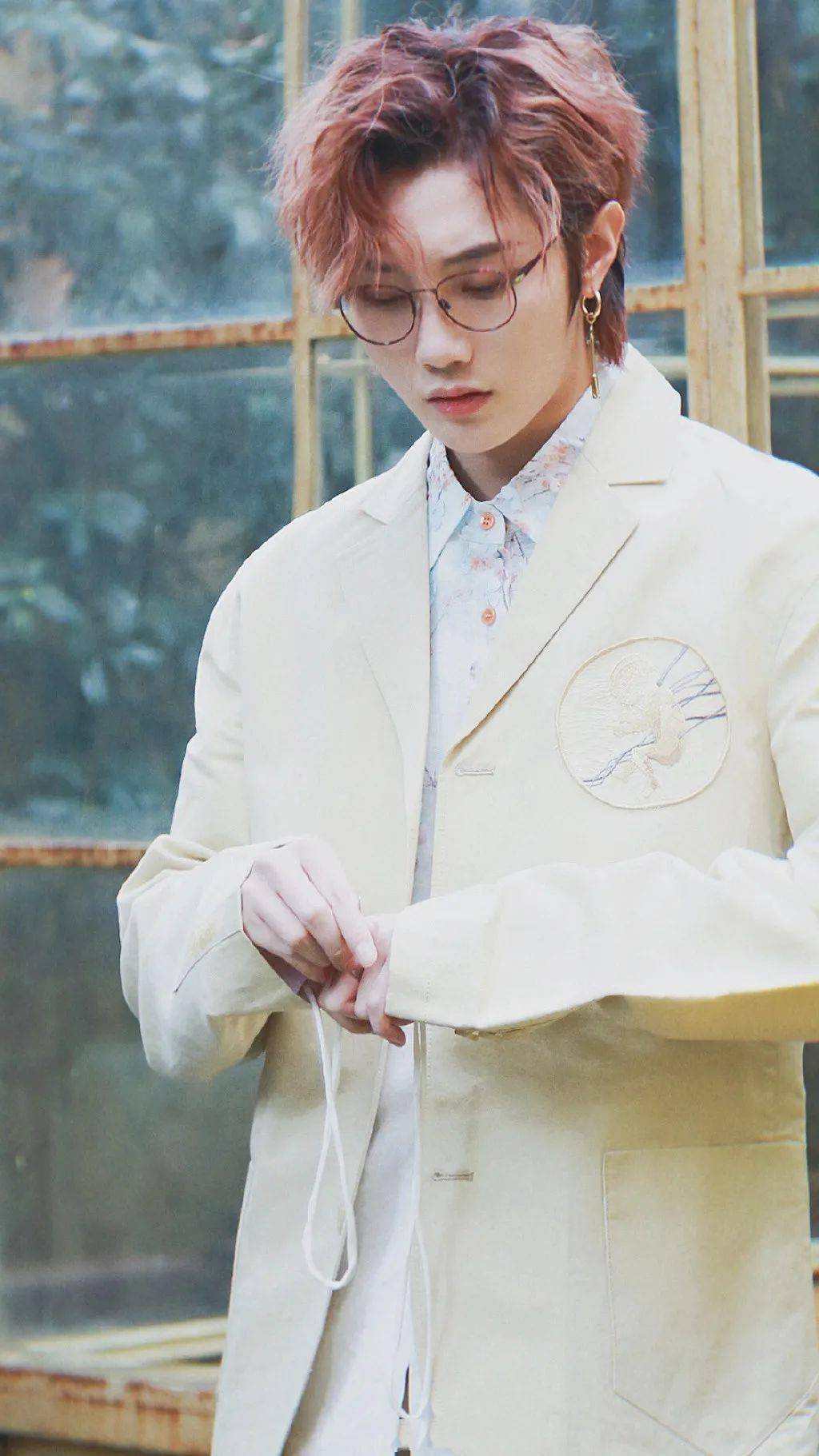 手机壁纸r1se刘也