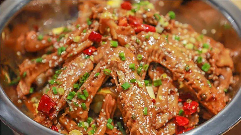 兴义梦乐城巧锅鸭爪爪2人豪华套餐仅需66元,香嫩软糯,只啃过一次就让