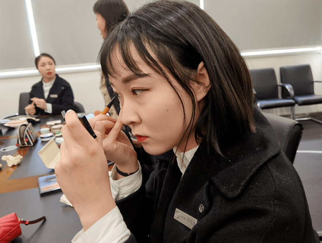 今天你最美!衡水庞大奔驰商务礼仪之美妆小课堂