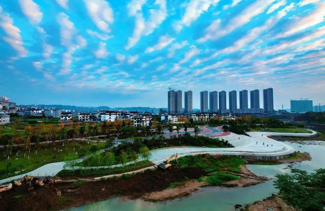 龙山县是湘西州旅游资源最为丰富的县之一,近几年,随着交通条件的改善