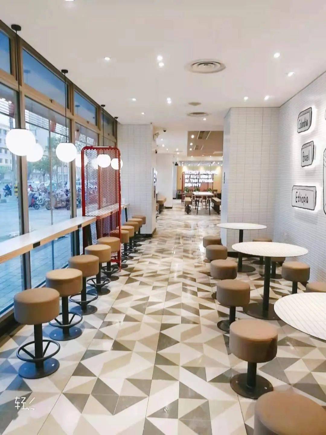 期待您的光临新风格 新面貌12月24日正式开业啦级升装重西园路肯德基