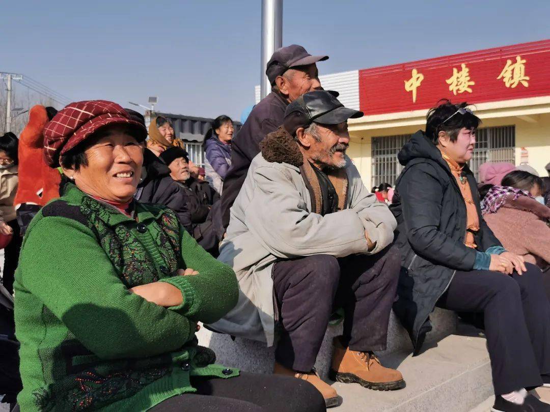 中楼镇群众家门口乐享戏曲大餐