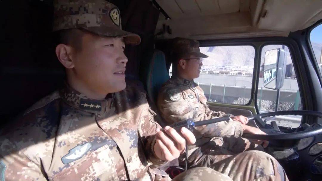 浩浩荡荡~~数千吨物资运抵西藏边防部队