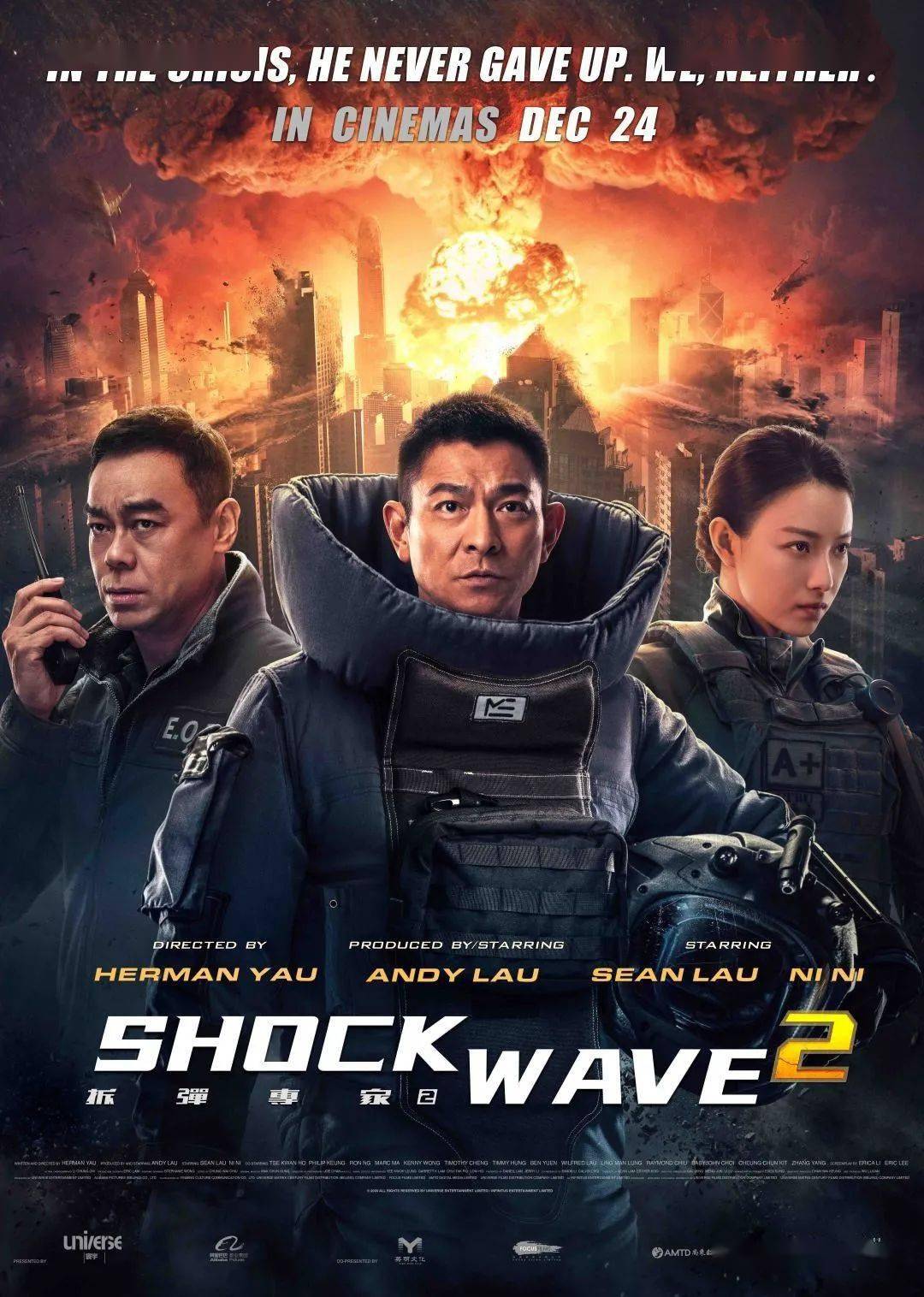 "电影《拆弹专家2》北京首映后,第一批看过片的观众,不约而同发出这样