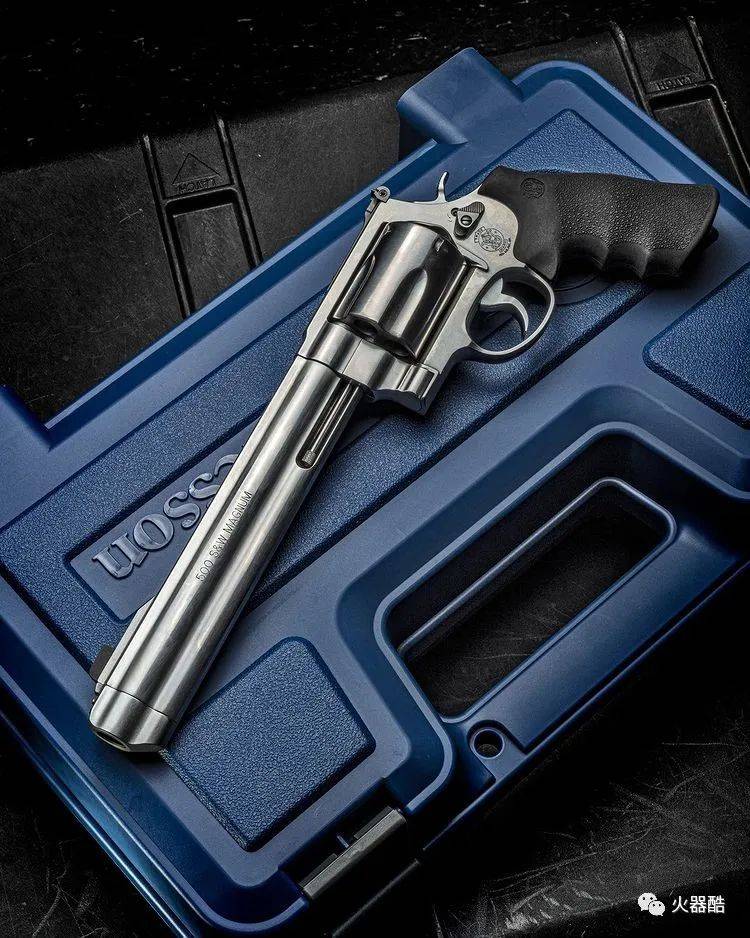 转轮手枪美图一脸憨厚满满安全感的胖大叔