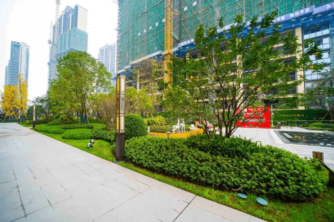 金钟环球中心10号栋喜封金顶,家境渐成,温暖可期!