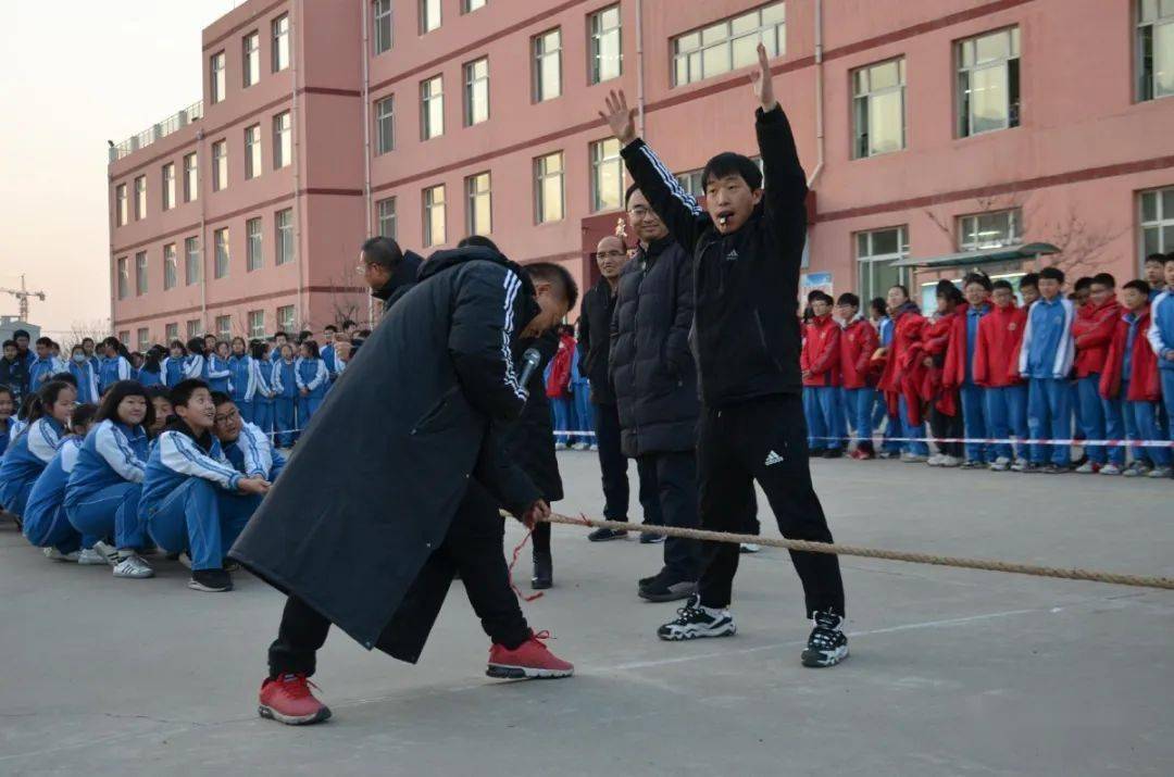 校园动态繁峙二中举行迎新拔河比赛