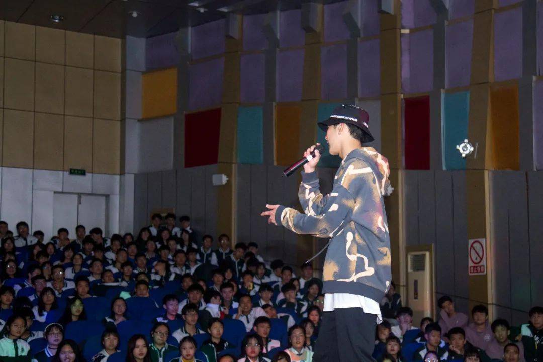 点亮青春激情唱响萌茵校园优质高中英文歌唱比赛