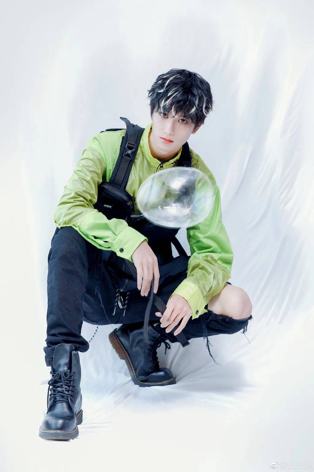 星风尚敖子逸生日当天发新歌18岁做一个勇敢的龙战士