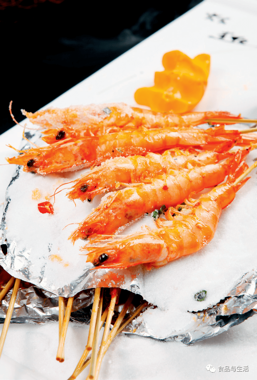 盐焗基围虾非常精彩,因为盐焗,肉质很紧,非常有嚼头,又鲜又香,有点像