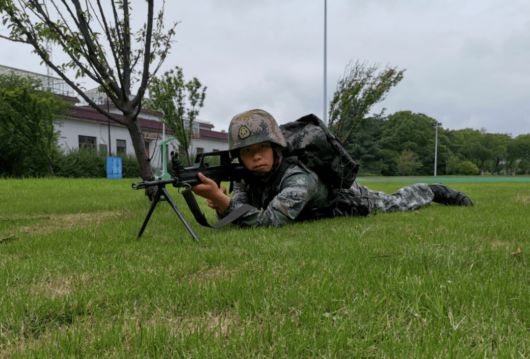 二工大学子:携笔从戎,用迷彩色书写无悔青春!