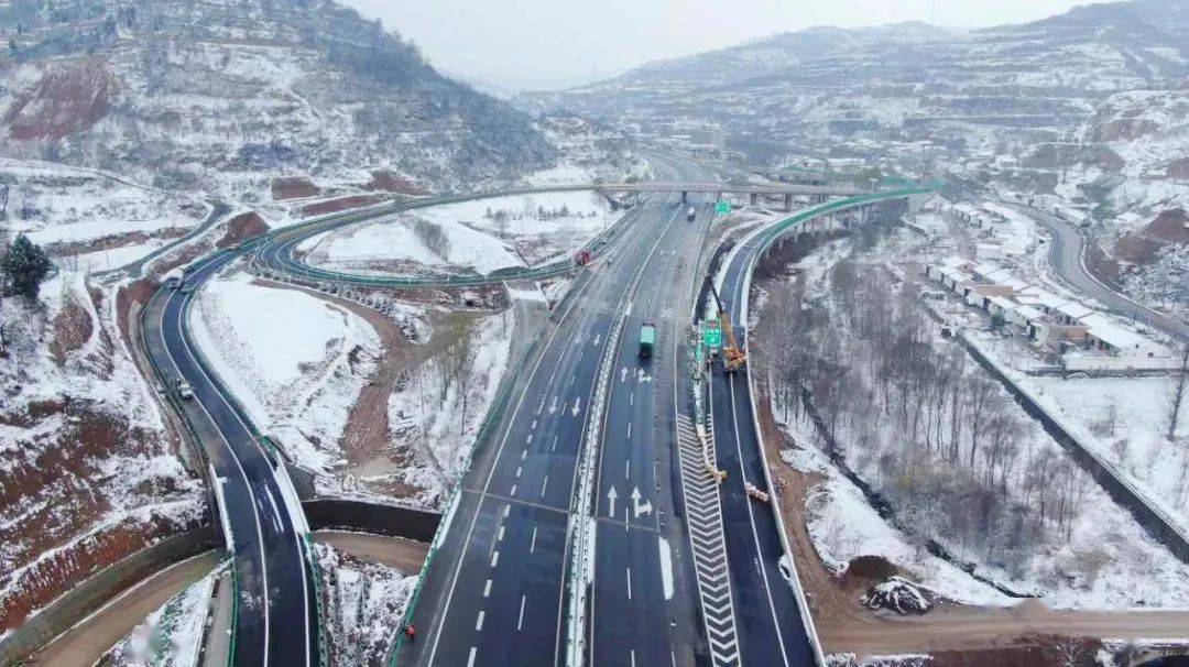 旬邑至鳳翔高速公路是g3511菏澤至寶雞高速公路陝西境重要組成路段