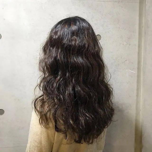 精选满头卷发型,头型长不好的就这样烫,今年很流行