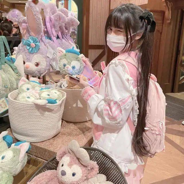 蔡萝莉露脸开播2小时摄像头翻车看清1真实画面网友炸锅