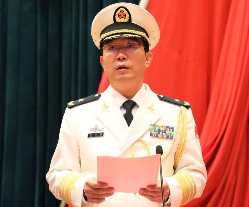 震撼带你去看9所军校授旗现场