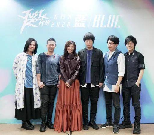 另外一个五月天主唱"阿信",亦如信乐团"阿信",自此疯狂地迷恋上她,从