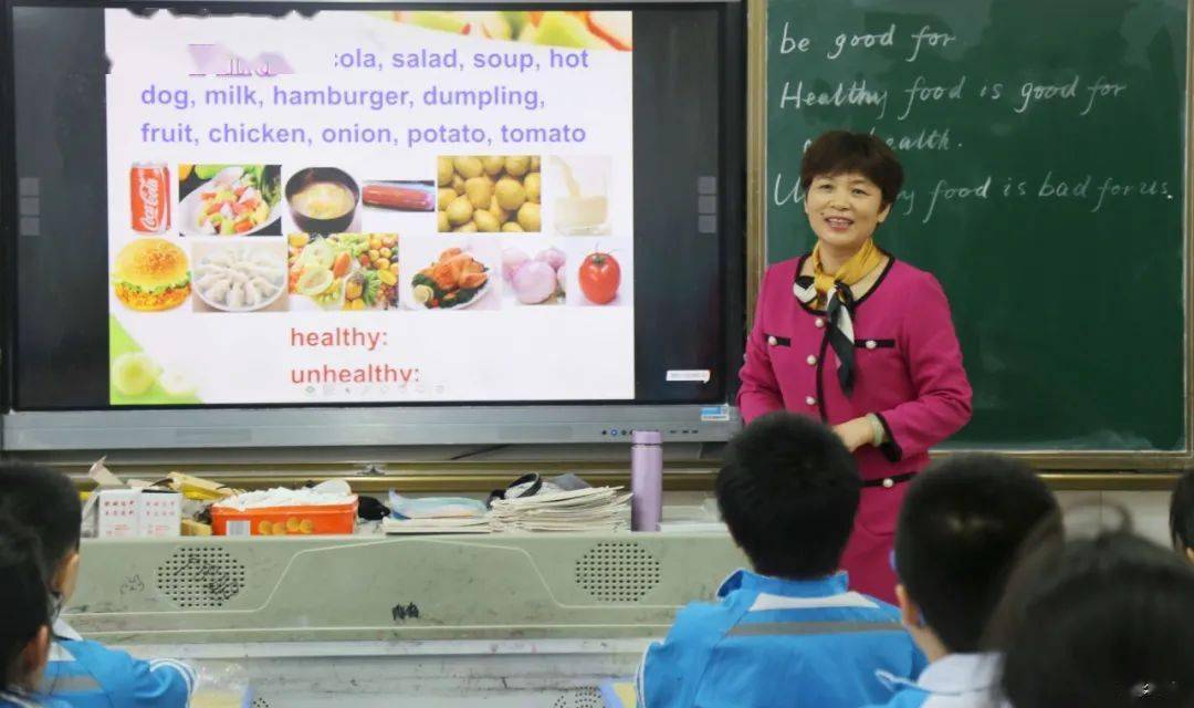 陈筱芳,女,东乡二中英语教师,中小学高级教师,荣获"市优秀教师""县