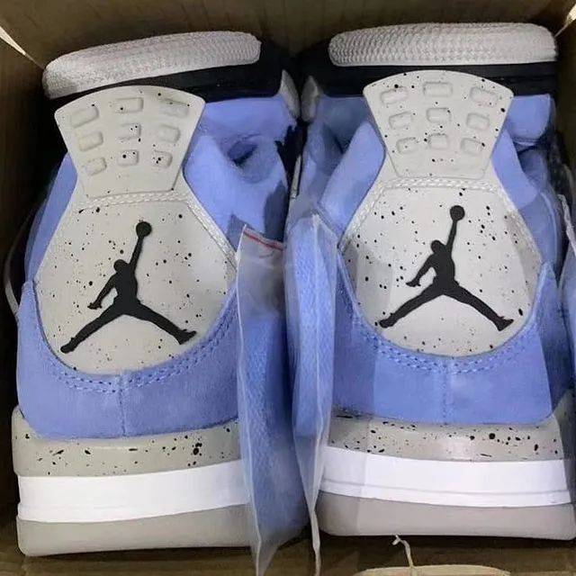 而这两年的蓝色系列aj4出的并不太多,加上大学蓝的设计和pe款的unc