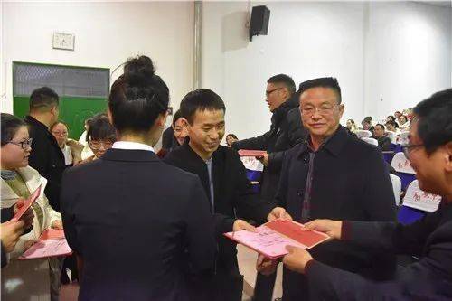 高安中学举办第28届新星杯优质课比赛,有教过你的老师吗?
