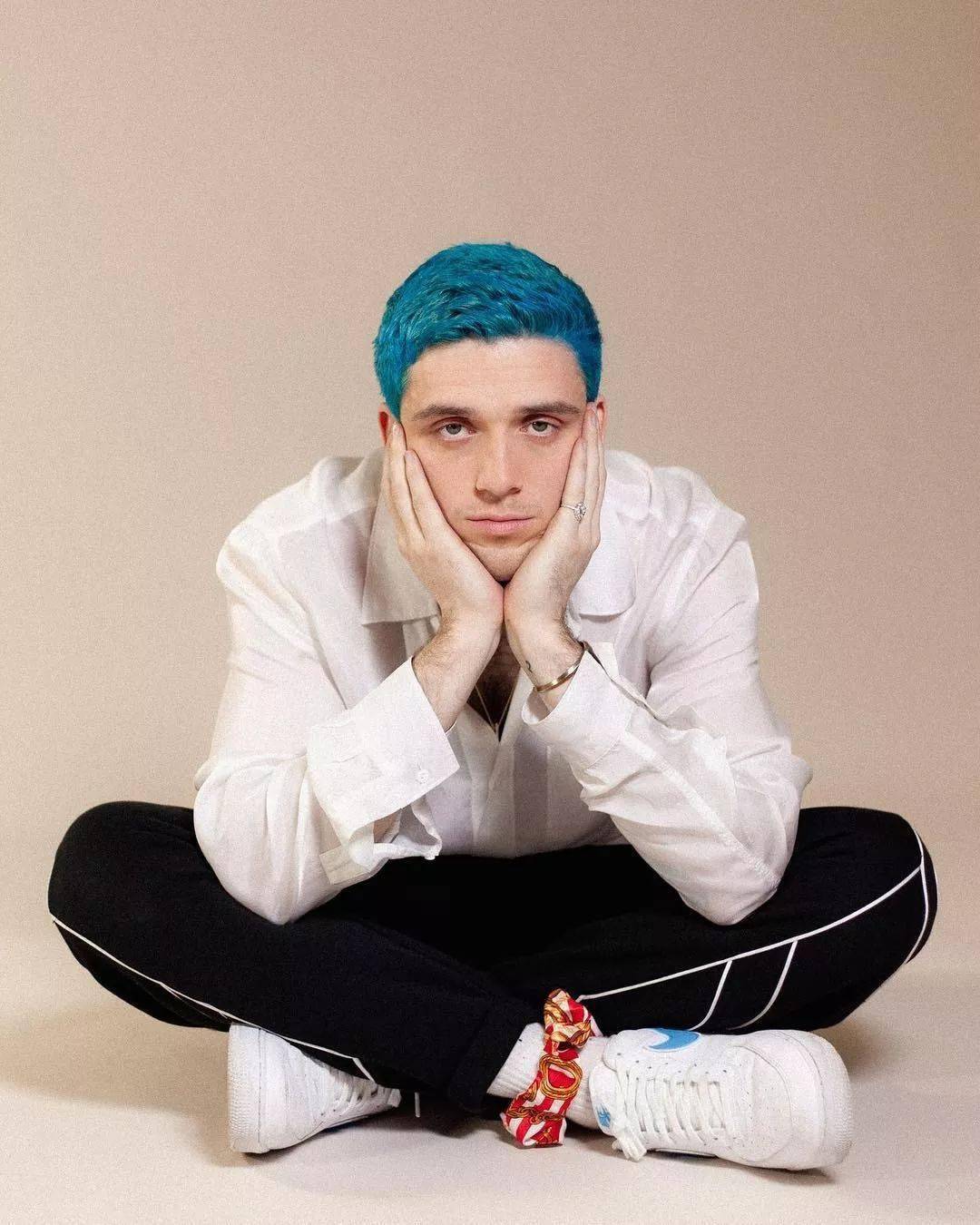 他圣诞季官宣女友,破碎幻想!_lauv