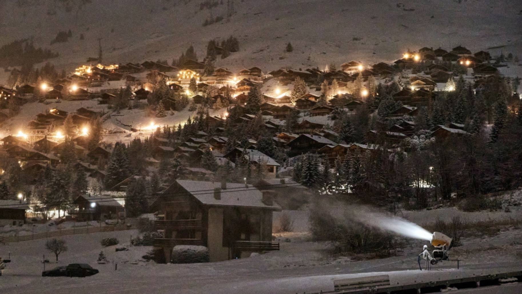 瑞士要求数百在阿尔卑斯滑雪的英国旅客隔离，超200人趁夜“凭空消失”