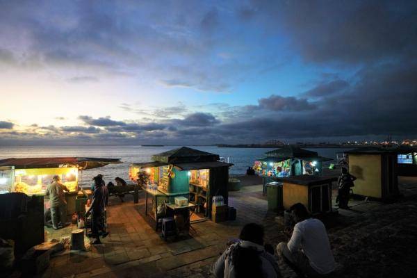 科伦坡海滨夜市恢复营业