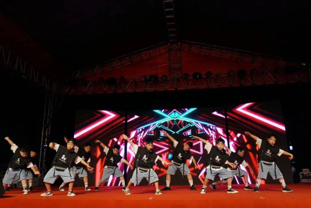 hippop  街舞 hippop  街舞 hippop  街舞 提供不同种类的舞