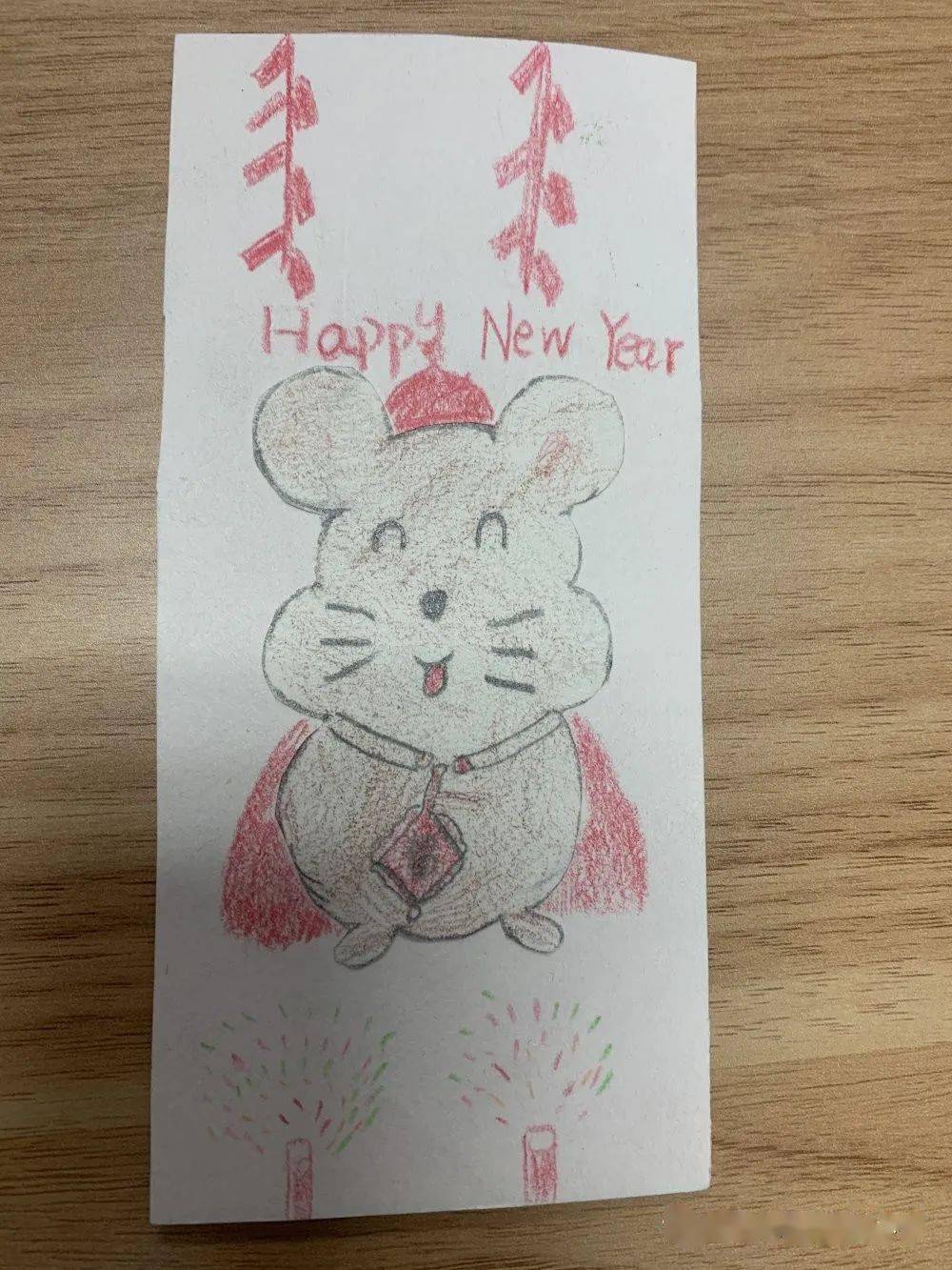 设计,勾线,涂色,写字,有的孩子画了新年书签,制作得都认认真真,精彩极