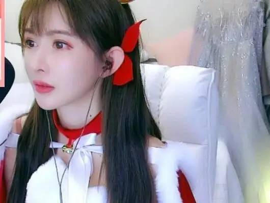斗鱼二次元一姐直播艳照被封 如今复播澄清女主角不是我另有她人