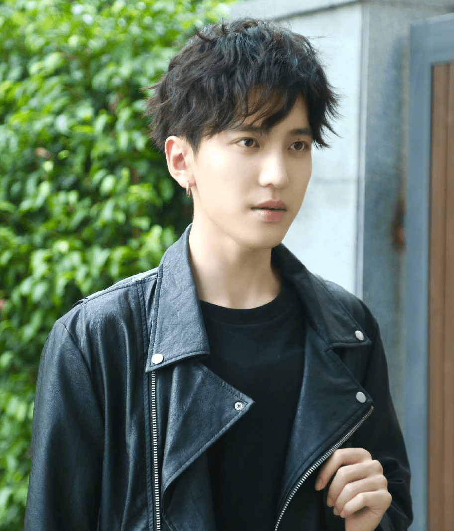 《恋爱剧本》男主,出道2年演了6部戏,还是《韫色过浓》男二_上市公司