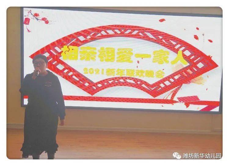 县的骨干教师朗杰措姆为老师们带来一首白玉扎西《罗布林卡》藏族民歌