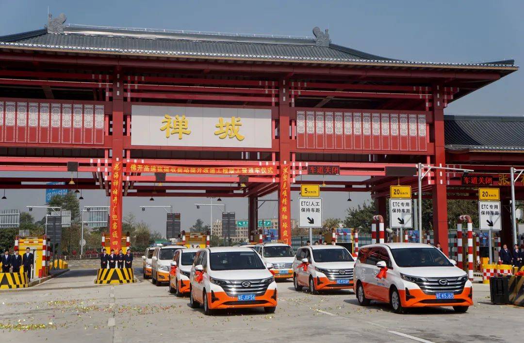 提前一个月改造完工佛开高速张槎收费站通车试运行