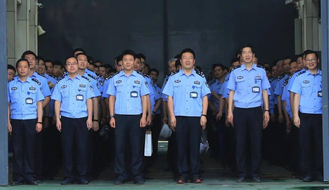 再见了监狱民警的2020丨谢谢你拼过的命和忍住的苦