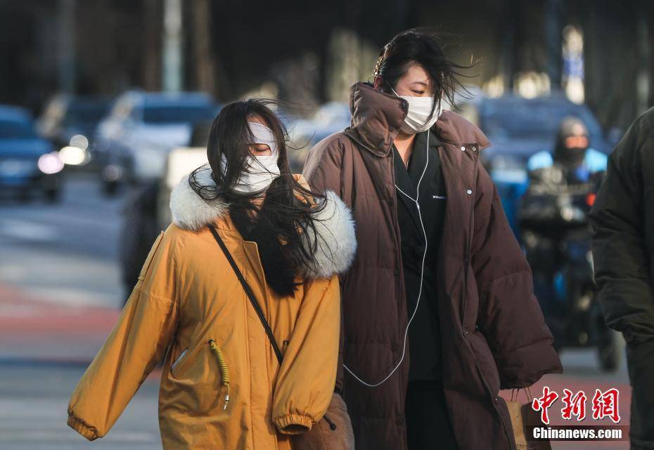 北京遭遇大风降温天气