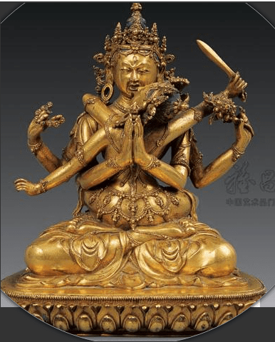 怀抱玉臂勾颈的明妃,明妃后右手持宝剑,此尊呈双运相全跏趺坐于莲花座